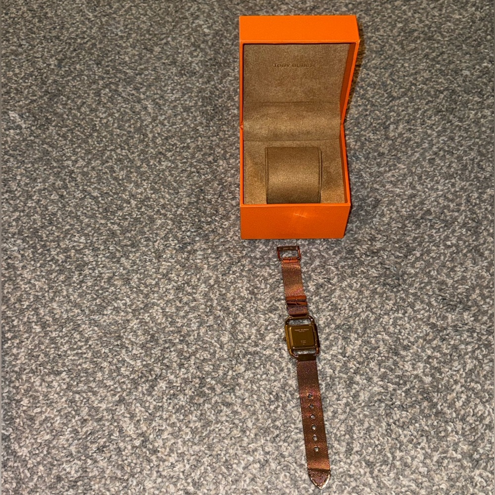 Tory Burch The Phipps Rose Gold Tone Watch - Picture 12 of 12